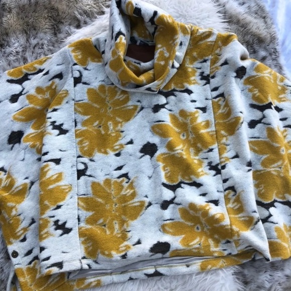 Anthropologie Saturday Sunday Cluster Flora Poncho - Picture 7 of 8